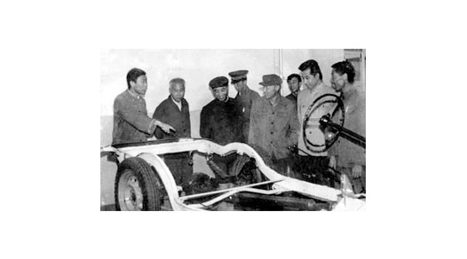 80年代初，交通部副部長王展義來我校檢查指導工作