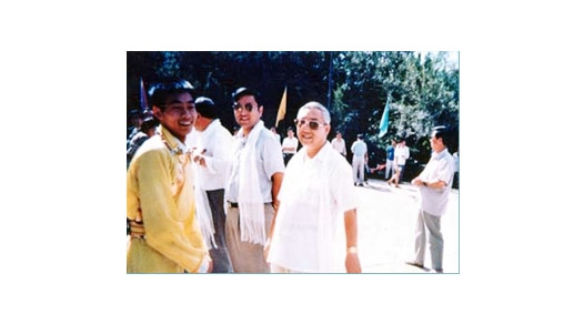 交通廳副廳長姚尚宏、呼市副市長連輯看望藏族學(xué)生